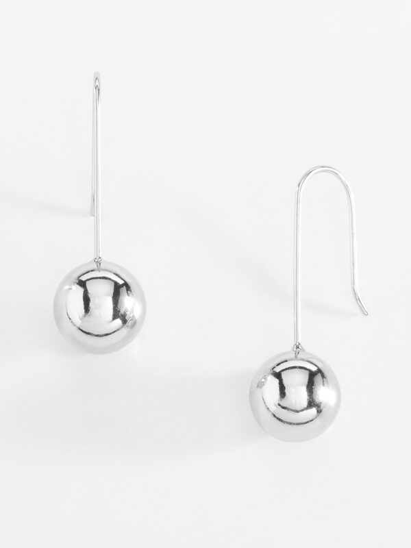 Aretes de esferas en baño de platino elegantes