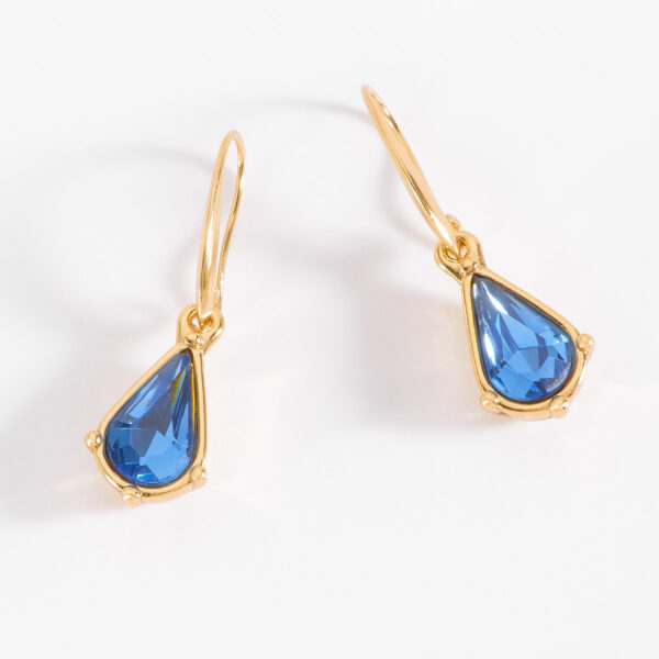 Aretes en baño de oro con piedra azul lágrima