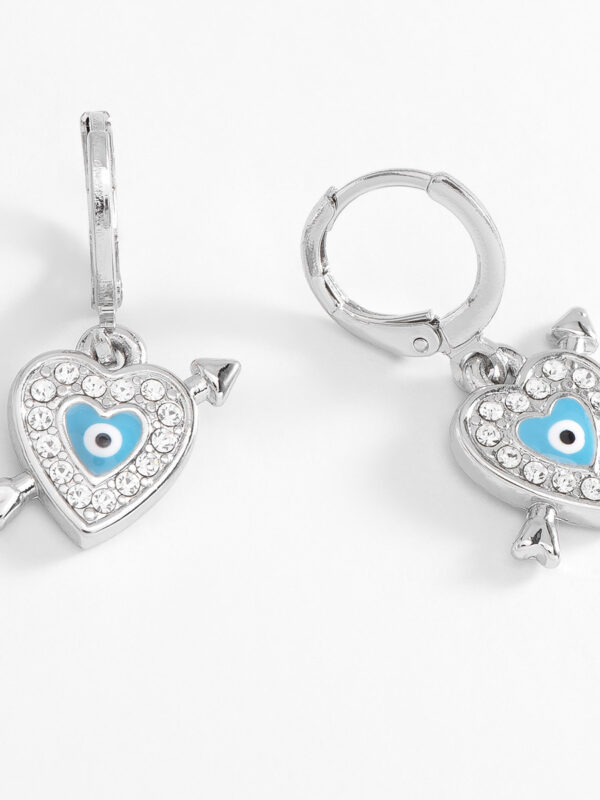 Aretes corazón con ojo turco en esmalte azul y baño de platino