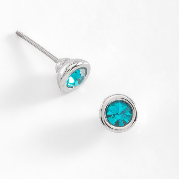 Aretes en forma de botón con piedra aqua baño de platino