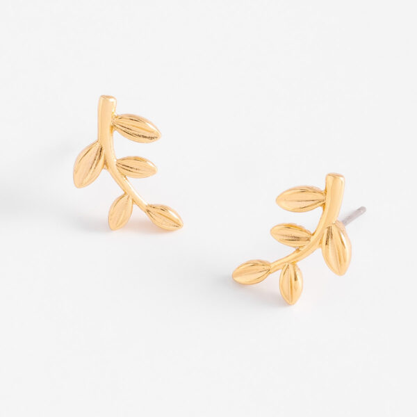 Aretes en baño de oro con disñeo de ramita y hojas