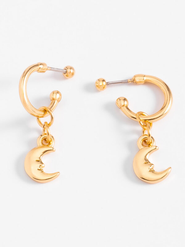 309073-O-00-SP Aretes en baño de oro con dije de luna diseño moderno