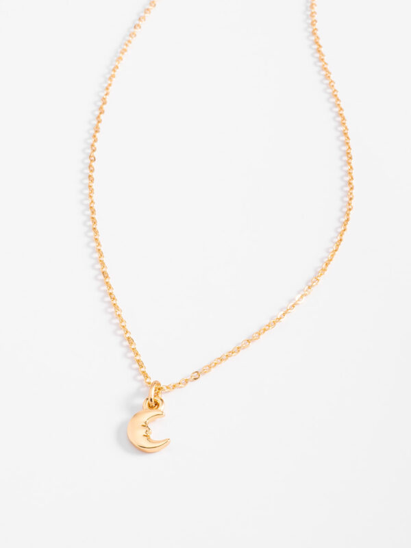 701447-O-39-SP Collar en baño de oro con dije luna diseño minimalista