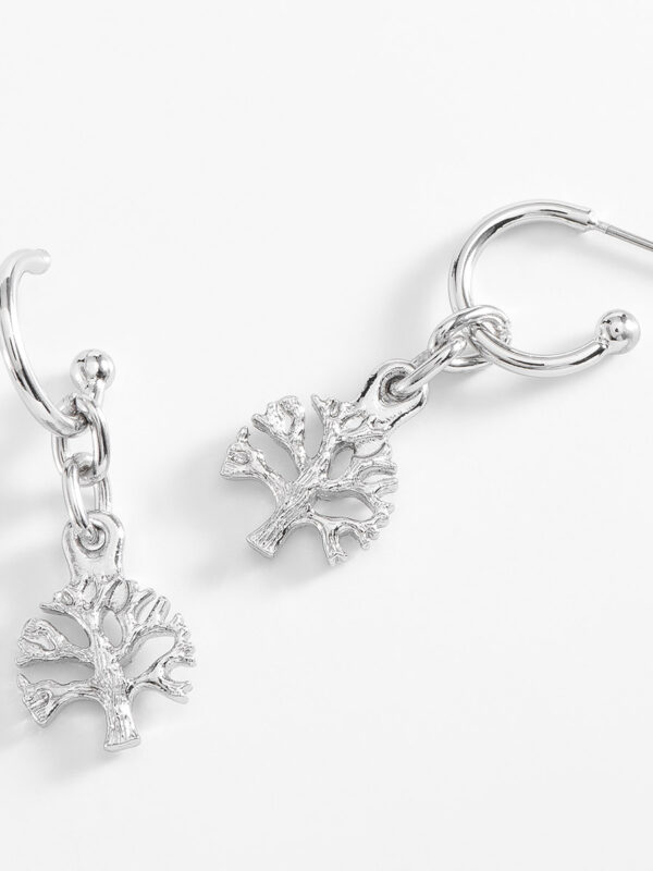 Aretes de árbol de la vida en platino diseño elegante